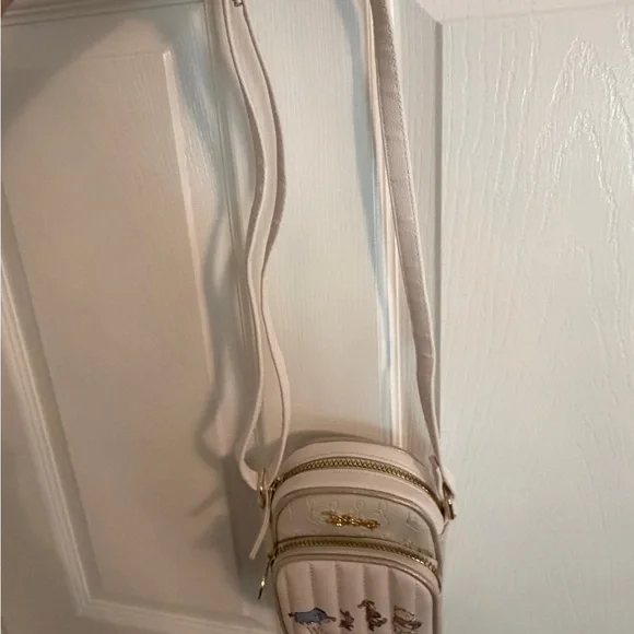 Disney Winnie the Pooh Cream and Gold Crossbody Bag - Picture 9 of 10